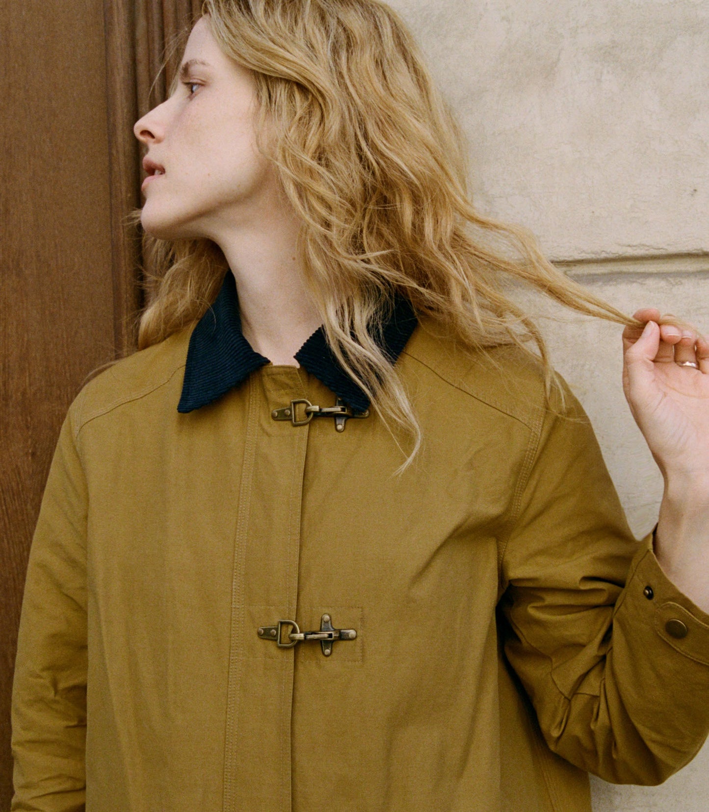 WAVERLEY RAINCOAT -- ANTELOPE