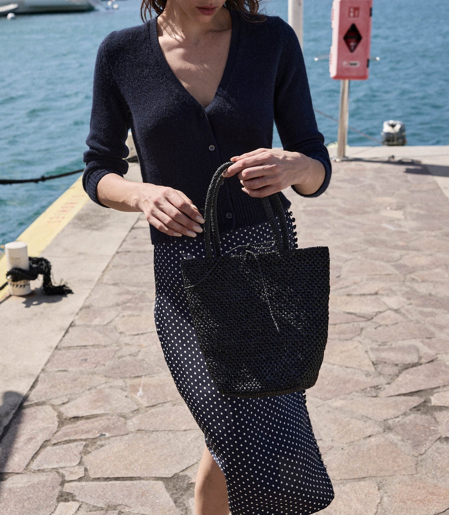 BATEAU BAG -- BLACK RAFFIA