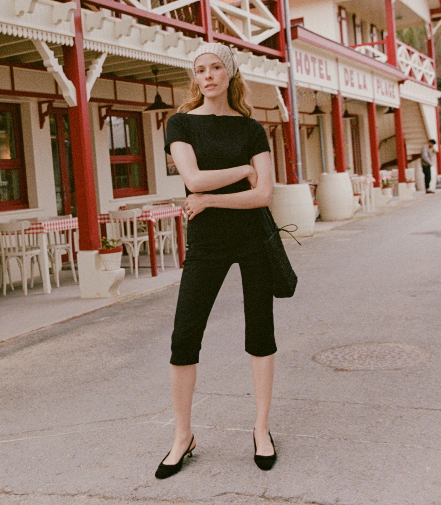 LULA CAPRI PANT -- BLACK